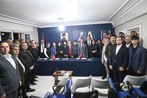 ANAHTAR PARTİ GENEL MERKEZ HEYETİ, KARTAL İLÇE BAŞKANLIĞI’NDA COŞKULU BİR KATILIMLA AĞIRLANDI